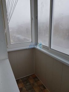 маленький балкон отделка ламинированными панелями